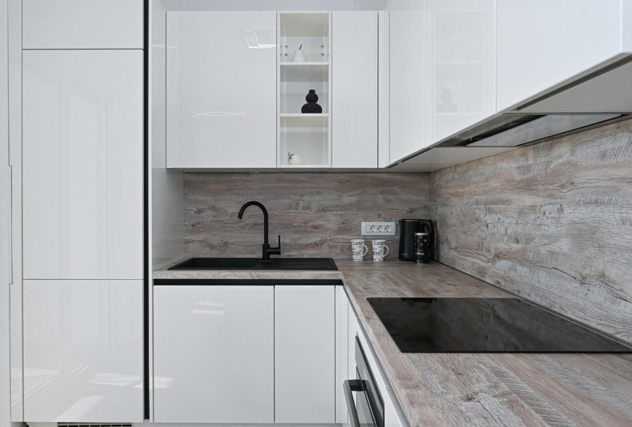 Luxury Apartment White Crystal Каштела Екстер'єр фото