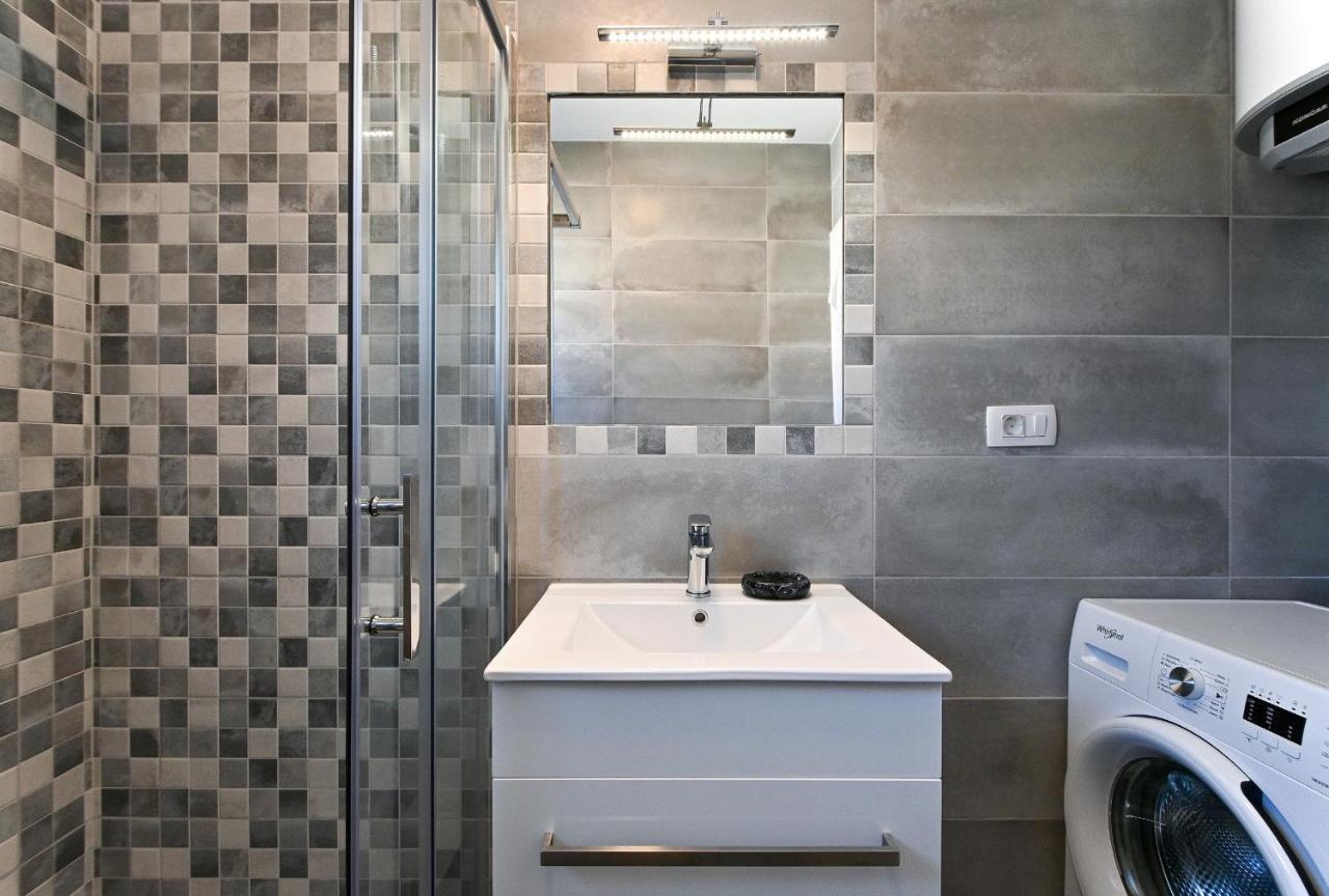 Luxury Apartment White Crystal Каштела Екстер'єр фото